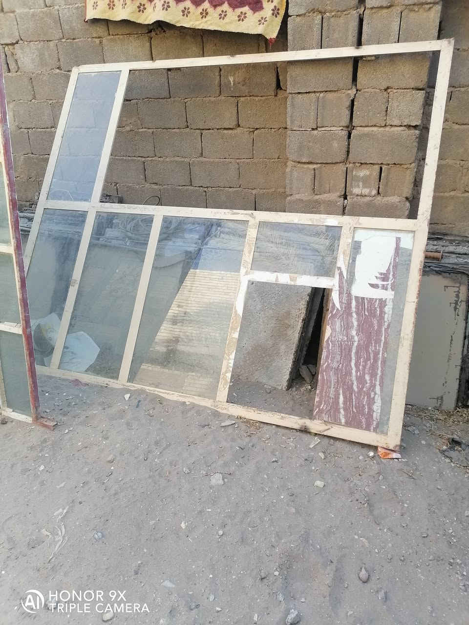 شبابيك للبيع 
السلام عليكم ورحمة الله وبركاته شبابيك للبيع قطره خياس ما بيهن عدد ٢ مع جام خانه نضيفه العنوان بغداد @ رقم الهاتف ***********
