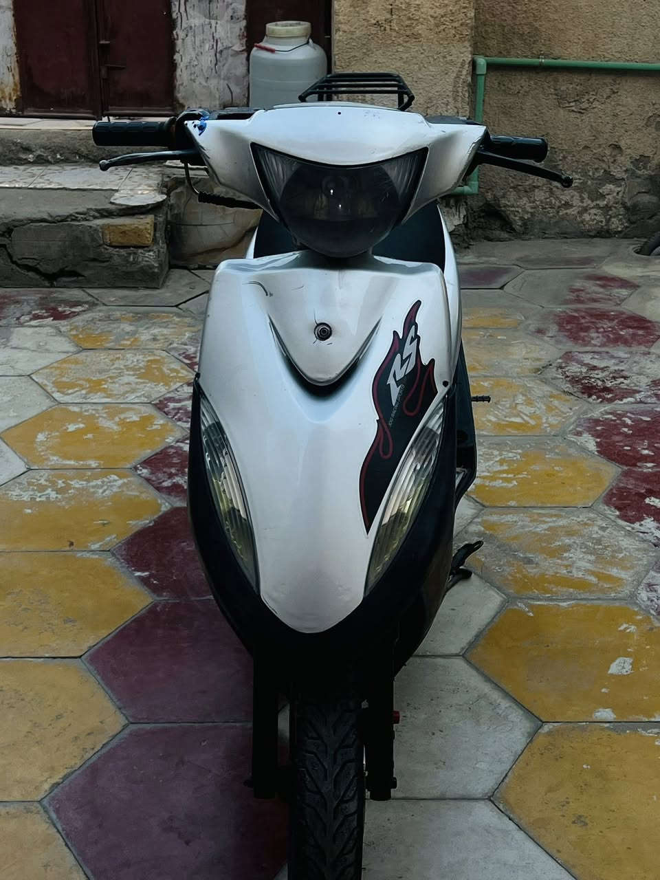 دراجه ماكس عدله تجفيت جديد اقل الشهر الدراجه حلوه اشاير سكنات لايت بكلايت كله شغال سعرهه 500 او بيهه مجال بصيط 
***********
