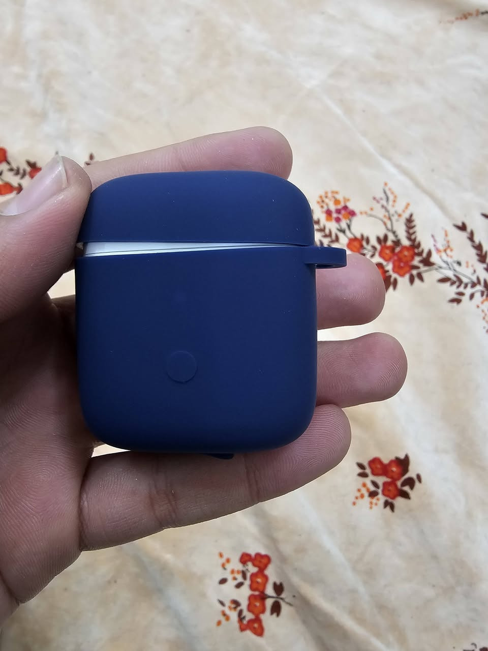 سماعات من شركة Realfit السعر 10 الاف
جديد غير مستعمل 
يوجد توصيل لجميع محافظات العراق 
التواصل خاص او ***********
