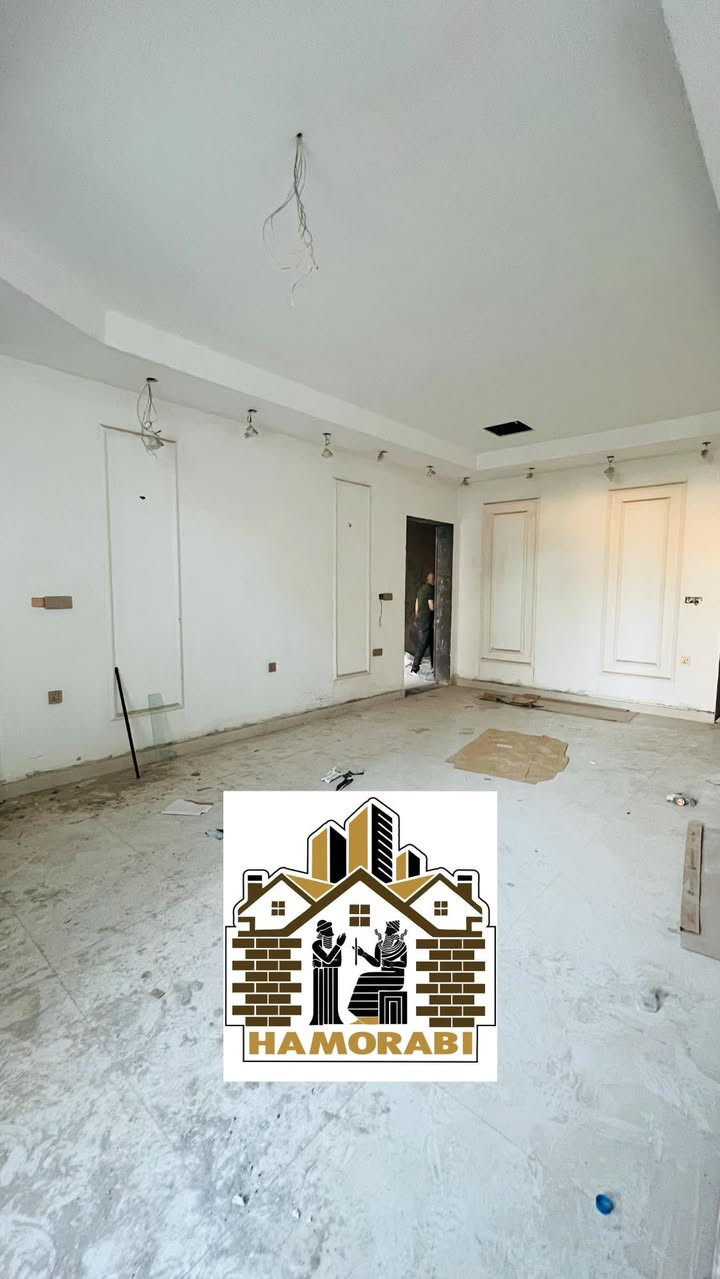 حصرياً لدى شركة عصر حمورابي العقارية 🚨

📍 الموقع : الجادرية –  المربع الرئـــاسي

🏡 دار سكني حديث (زيرو) بتصميم معماري فاخر وتشطيبات سوبر ديلوكس
مناسب للسكن الراقي أو للاستثمار طويل الأمد.

🔹 المساحة : 154 متر
🔹 الواجهة : 7 متر
🔹 عدد الطوابق : 4 طوابق
🔹 يحتوي على مصعد داخلي يخدم جميع الطوابق
🔹 بناء حديث جداً باستخدام أجود مواد البناء والتصنيع
🔹 تصميم داخلي أنيق وعصري مع استغلال ممتاز للمساحات
🔹 تشطيبات فاخرة وديكورات حديثة
🔹 إنارة طبيعية ممتازة وتهوية مثالية
🔹 موقع سكني مميز وآمن

للمزيد من المعلومات أو الحجز والمعاينة يرجى الاتصال على:

(حسن ابو يمان )
📱 ***********

🏢 شركة عصر حمورابي العقارية
📍 الكرادة – شارع العطار – بناية عصر حمورابي
✔️ شركة مجازة رسمياً
✔️ نستقبل كافة العروض العقارية (بيع – شراء – إيجار – إدارة أملاك)
