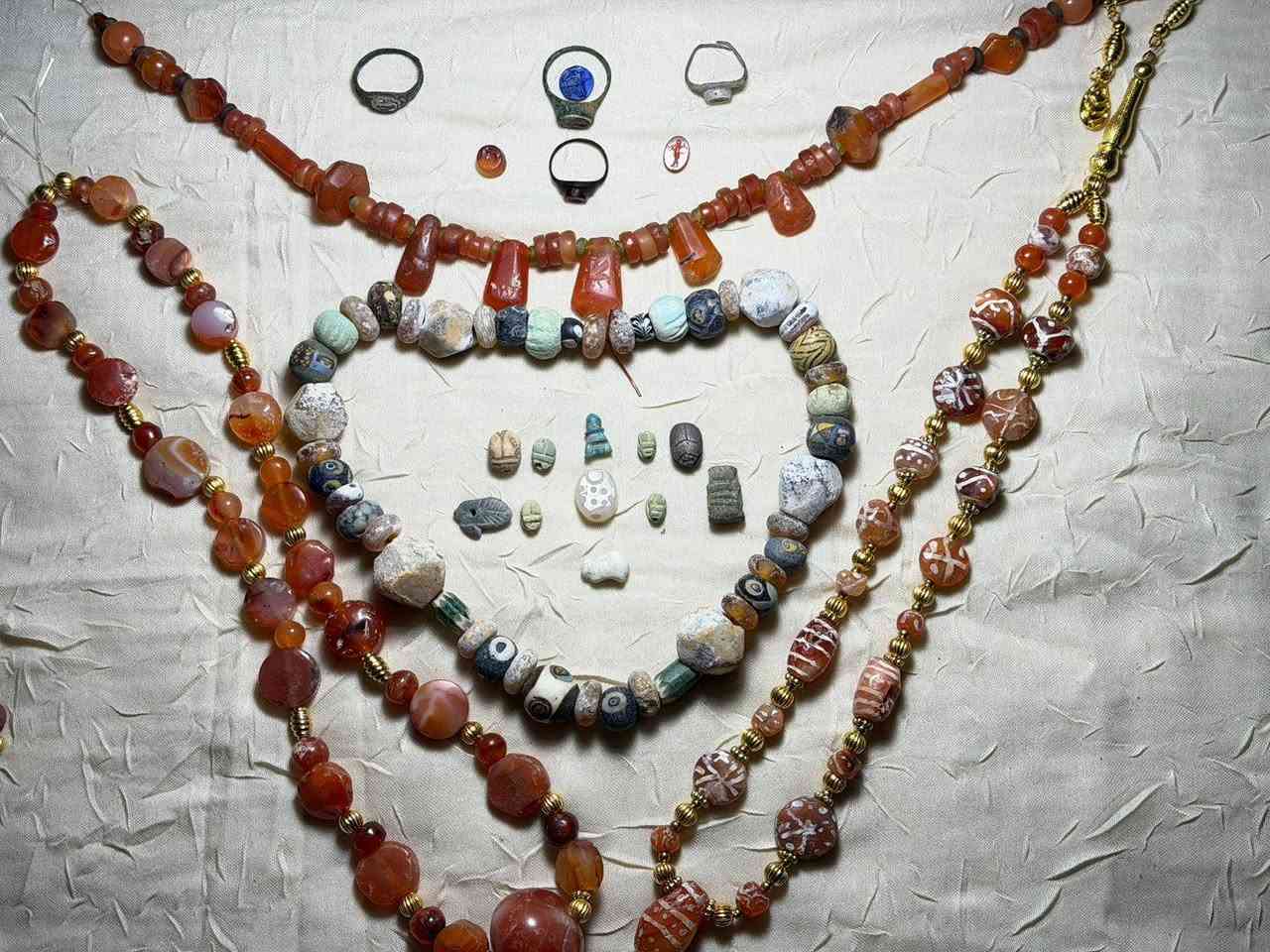 عقود قلائد قديمه للبيع


**إذا كنت صاحب هذا الإعلان وتريد حذفه لأي سبب، رجاءا أرسل رسالة إلى الدعم الفني**