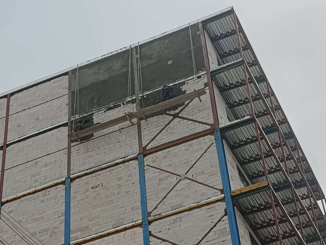 كادر البخ خارجي متفرغ حالين اي ارتفاع مو مهم بس بنايات خارجي اكو وتساب *********** ***********
