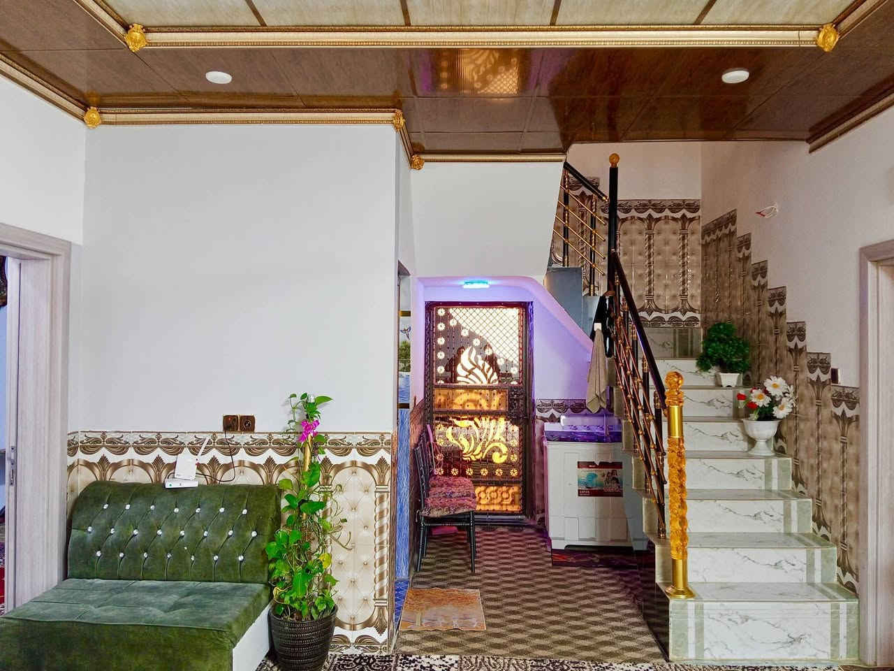 #يوجد دور عدد 2 للبيع في مجمع جنة تكريت ....200م
#الدور تم انشائها وفق المواصفات الهندسية .....
#لم...يتدخل كادر الشركة في بناء الدور .....
#تكفل صاحب البيت بالبناء وجلب الكوادر ...
#تم تغير في الدور من الداخل ...الخريطة ..بناء صحيات خارجية ...سقوف ثانوية ذو طابقين ...سيراميك درجة اولى .حديقة . كهربائيات أصلي درجة اولى ...
#الدور...واحد بالقرب من الثاني .(لصق) 
#الشراي بعد المعاينة أن شاء الله....
#للاتصال على الرقم التالي لمعرفة اي تفاصيل اخرى والسعر...
***********.
