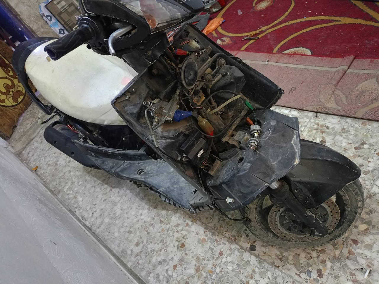 سلام عليكم متاح دراجه سكنس فحل نوزل كوم حديد ادير متستغل كهربائياته كله شغاله ادير  ماعرف شبيه كوم حديد اذا اكو مراوس بدراجه فراشه فضائي عادي اراوس وذا بيع السعر 200 اتحمل وتروح هذا رقمي***********. بغداد مدينه الصدر
