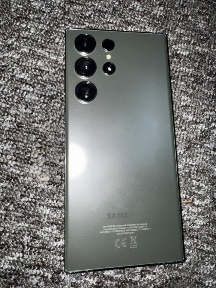 السلام عليكم 
جهاز S23 الترا للبيع 
ذاكره 256 
مثل ماموضح بلصور بيه ضربتين بلشاشه مامأثرات على المس او الشاشه 
الاضافات الي وياه سبع كفرات + كيبل شحن الجهاز الاصلي 
السعر (500) 
مكاني بغداد _ البياع
للتواصل واتساب ***********
