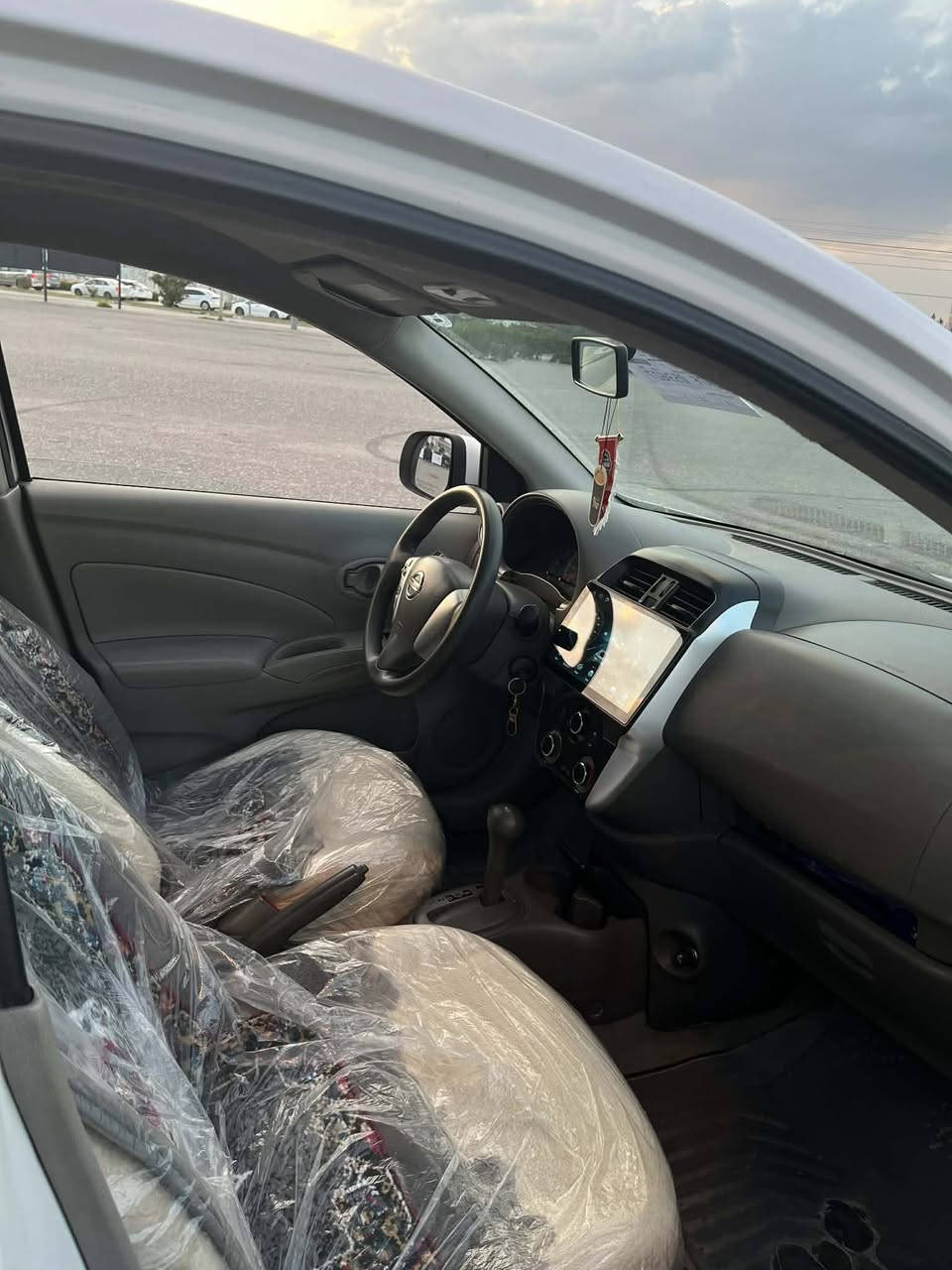 نیسان لاکشمیبای 2016
یەک بستی سبوغە + ٤ شوێنی تەحدیلی ھەیە
یەک جەمپی زۆر زۆر خەفیفی پێش و پشتی ھەیە شایەنی باسکردن نیە بەس ماڵی خۆمە باسی دەکەم ئەگەر کریاری 
چاتم لۆ مەکە پەیوەندیم پێوە بکە
نرخ $ 88 مەجالێکی کەم 
ژم : ***********
وەتس ئەپ + ڤایبەر
