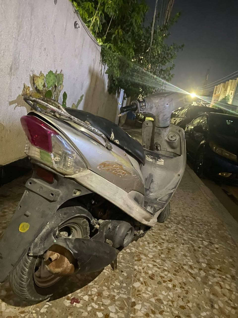 السلام عليكم دراجه ماكس منغولي 120 الدراجه مكنتها تخبل كهربائيات شغاله سلف و هندر يرادلها بس باتري الدراجه كلها بلاديه اشاير بكلايت هورن عالي ناصي الدراجه مختمه كلها السعر 450 وبيها مجال المكان الغزاليه شارع المركز الرقم ***********
