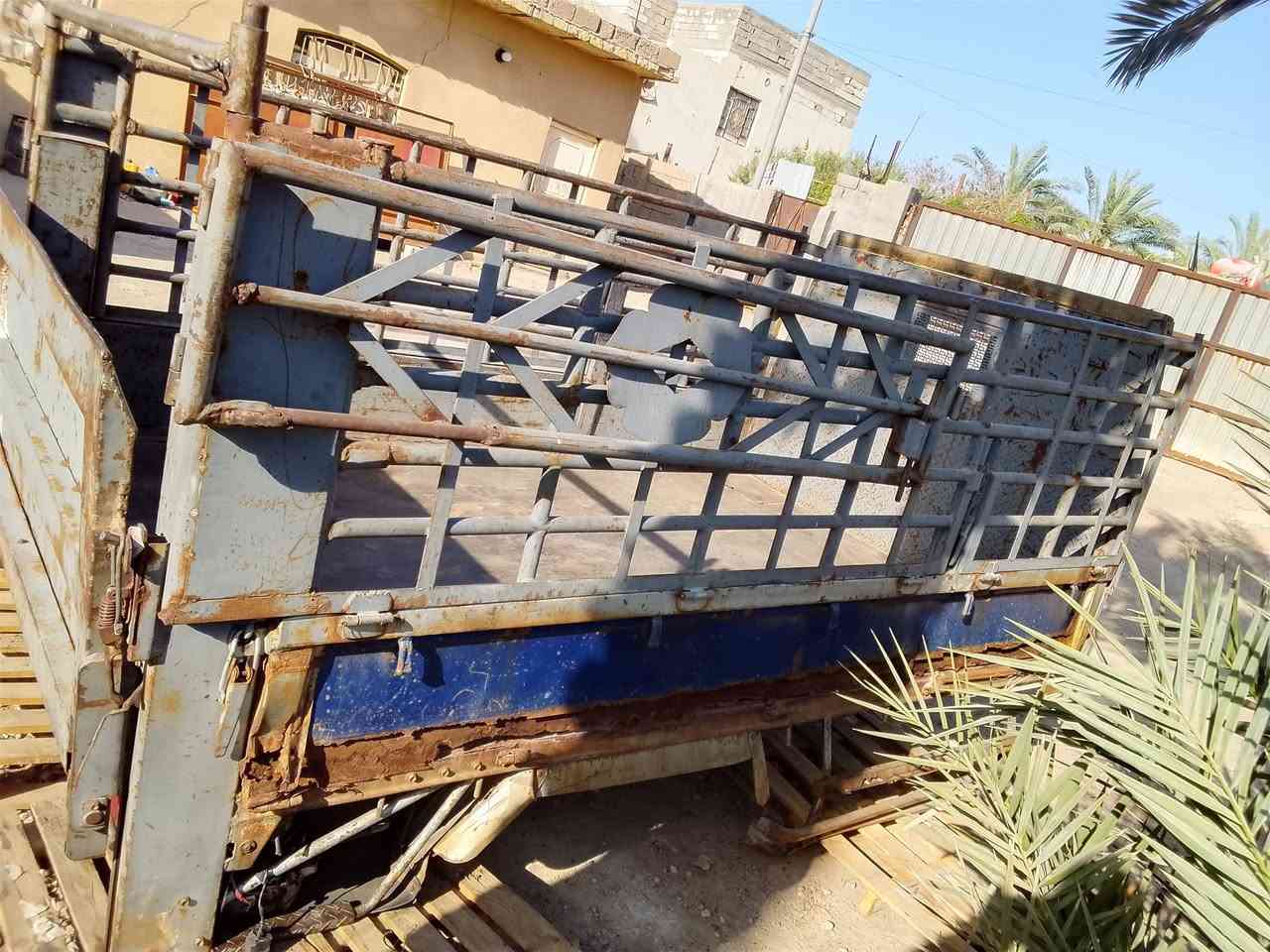السلام عليكم
للبيع بدي تيوته دانيه 

الصفاح تعبانه والئرضيه نص عمر 

محجر نضيف

الباب الوره كهربائي هايدروليك يصعد وينزل شغال

الطول 3.10

العرض 1.80

ملاحظه أنه مكلف بل نشر 

الاتصال على الرقم ***********
مكانه بصره ابو الخصيب
