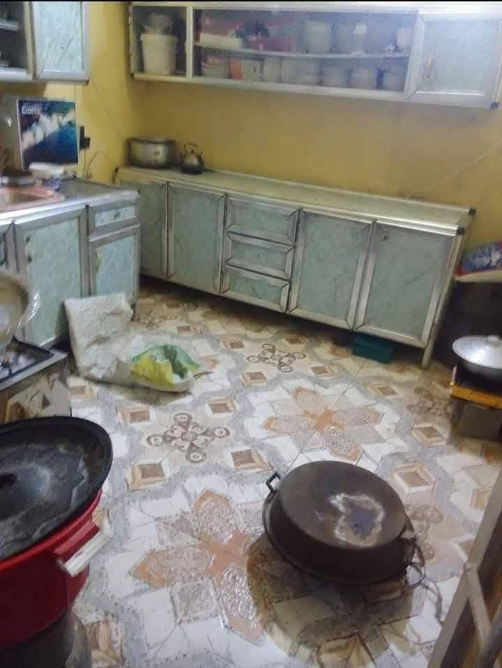 بيت للبيع المساحه210م متكون غرفتين وصاله ومطبخ وديوانه جاهز من كلشي +قطعه 200 م كافت الخدمات متوفره العنوان وره حاوي العباس من جهت الشط بكاع حمود الثانى ***********
