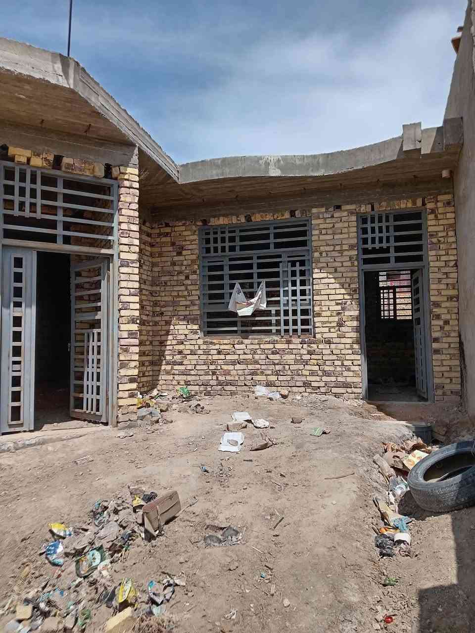 السلام عليكم
الدار للبيع في  قضاء الدغارة حي العسكري مجاور دار سيد قيصر الزاملي
المساحة 245 متر، زراعي (داخل ضمن حدود البلدية) قابل ان يطوب 
غرفة و صالة و مطبخ حار و بارد مجمع صحيات داخلي و براني 9x4,5

للاستفسار أكثر

 ***********

***********
