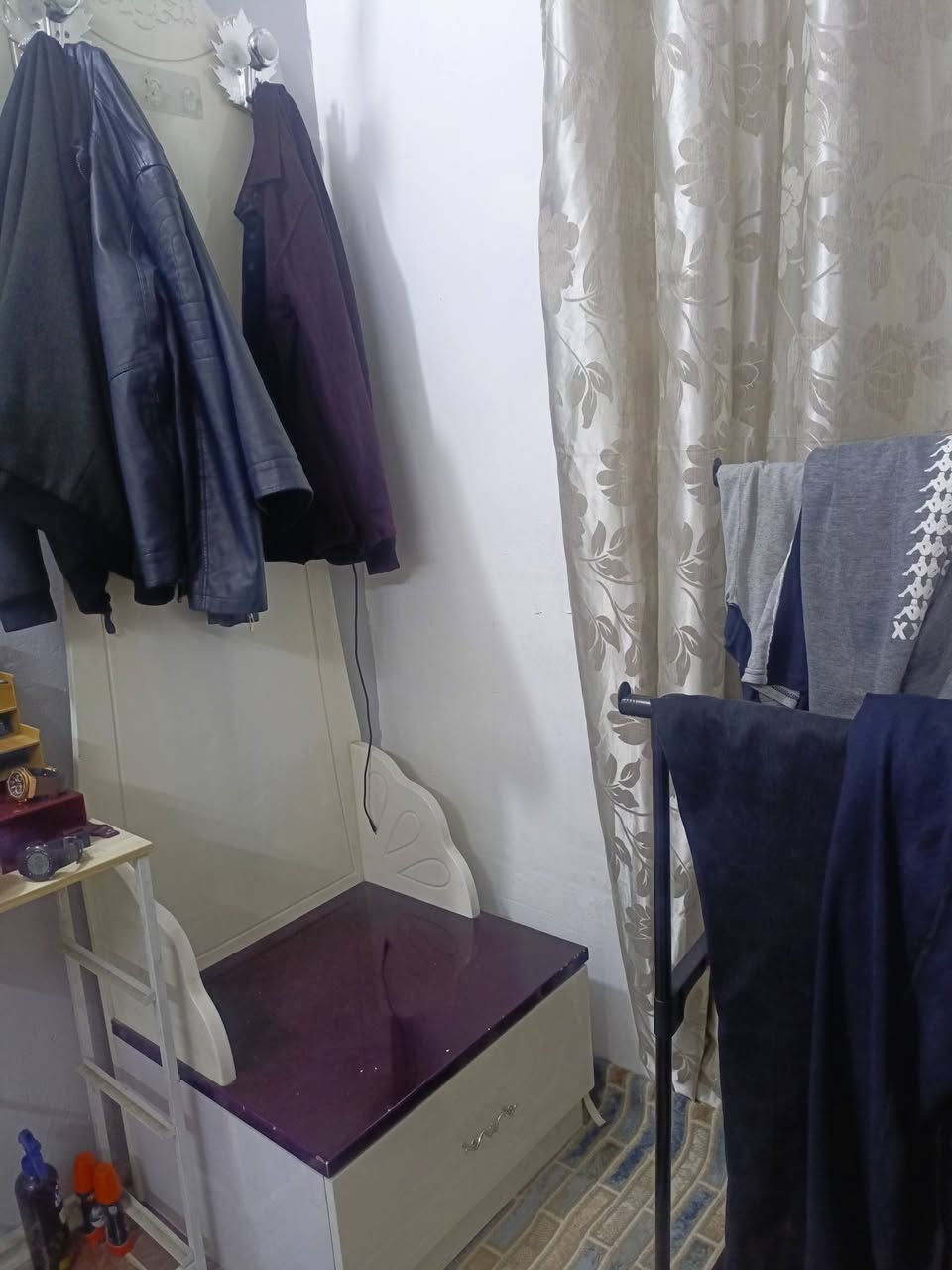 غرفه نوم مستعمله للبيع مكاني كربلاء السعر 200 وبيه مجال لتواصل ***********
