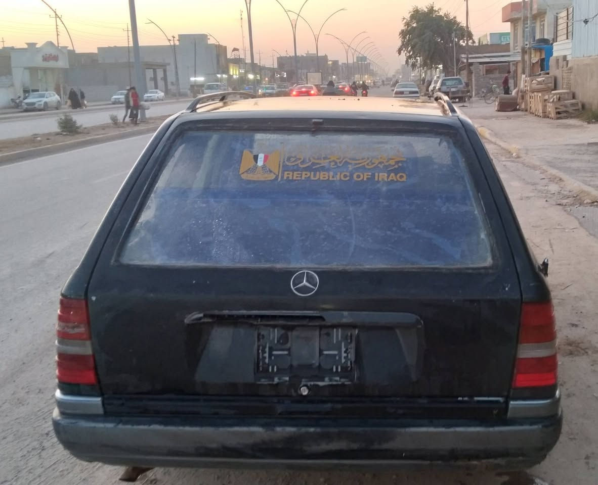 مارسدس دب گير ومحرك بلادي ٦ اسود كابريتر سياره بلاديه محرك بيه خيط تبخير  كهربائيات كلها شغاله قواعد دبلات نضيفات تايرات وباتري جدد رقمها فحص نينوئ صاحبها بل الموصل مااندله اكفلها سرقه وعشاير ب ١٣ ورقه مكانها سامراء  ***********
