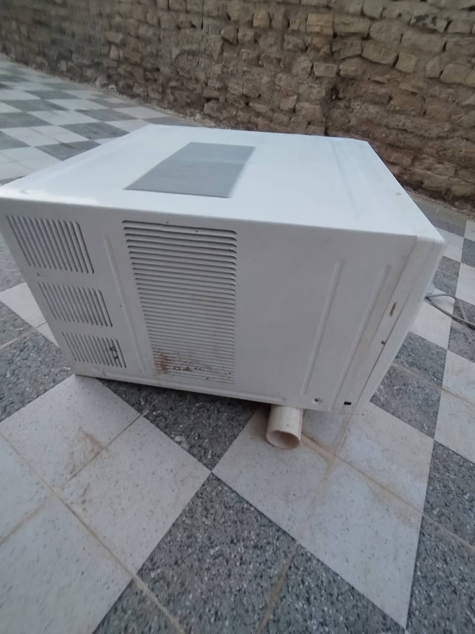 مكيف اوناكس طن ونص ما داخل تصليح بس الفلينه شويه اكل من عدها الجريذي ومتيبها 🤣
والباقي كلشي ما بيه


**إذا كنت صاحب هذا الإعلان وتريد حذفه لأي سبب، رجاءا أرسل رسالة إلى الدعم الفني**