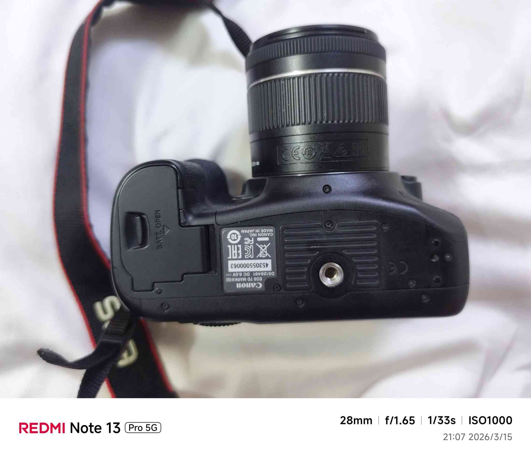 الغنيه عن التعريف كامره 7D ll
مخصصه للتصوير الفوتوغرافي الرياضي 
والفيديو...
للبيع كاميرا 7D مارك 2
مع ناقل صور الحاسبه 
مع جنطه
مع شاحنه 
مع ستاند ثلاثي 
مع  مايك العدد2
مع عدسه 50m
مع عدسه 18/55
مع اناره متغيره الاوان+ استانده الخاص 
السعر ٩٠٠ الف بيه مجال بسيط 
*********** 
العنوان بلديات
