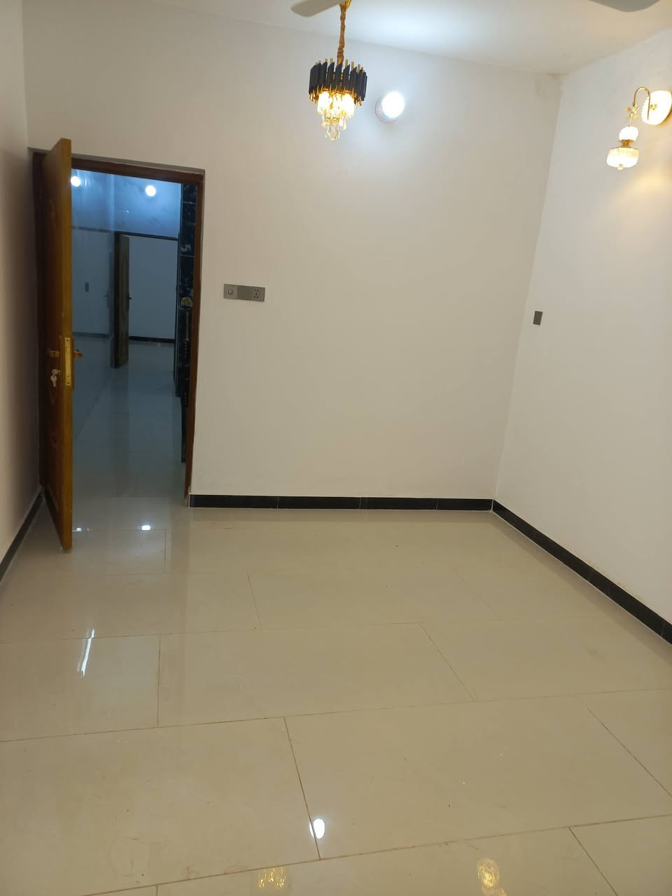 سلام عليكم
بيت مساحه 70 واجهه 3.5 نزال 20 طابو صرف الشعب شارع الصحه خلف جامع الحق للإستفسار الإتصال ***********

