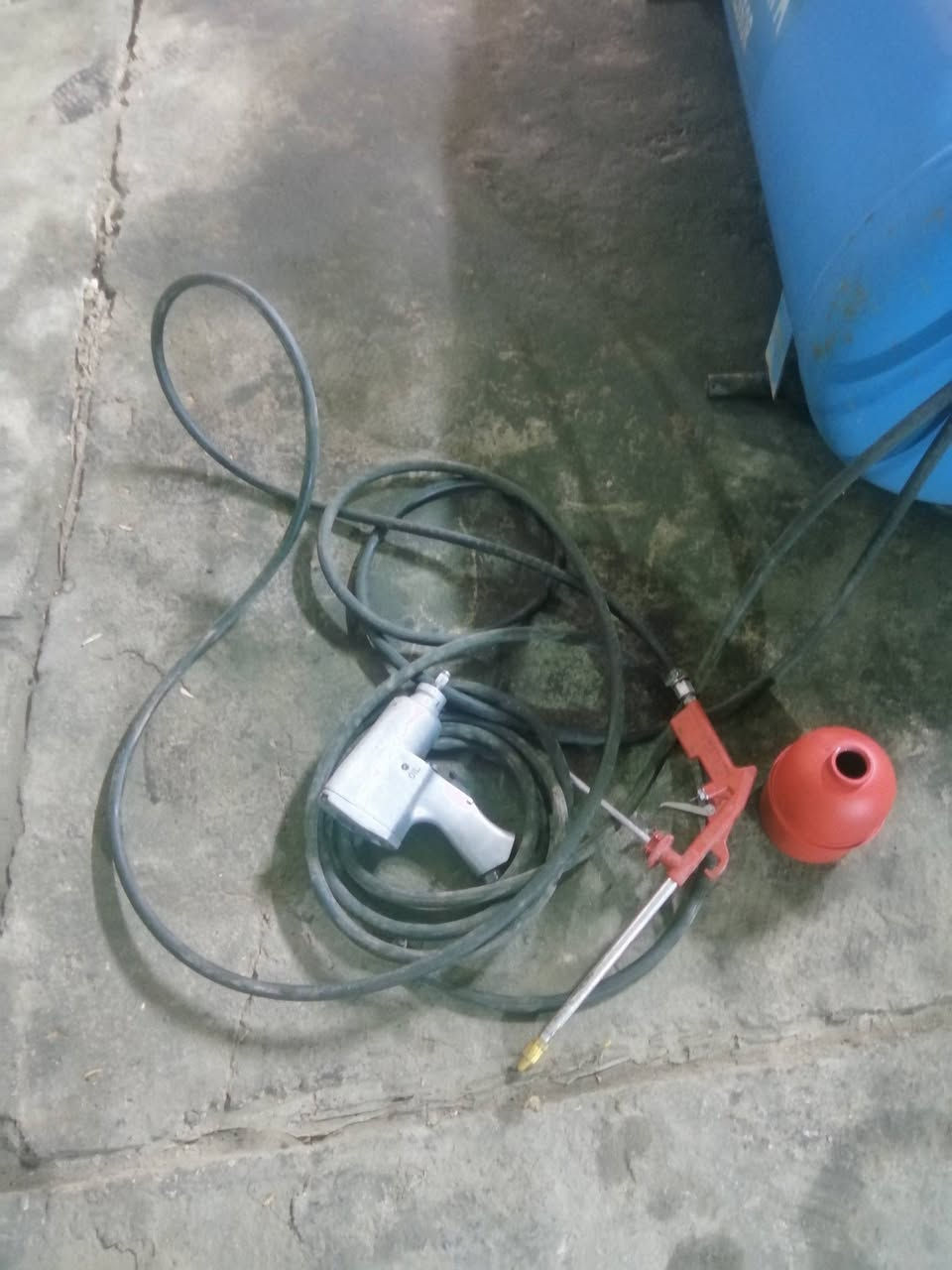 للبيع شرط ال فحص شغال نضيف وياه دريل لقم و مسدس هوه الشراي يتصل ***********  السعر 550 بي مجال
