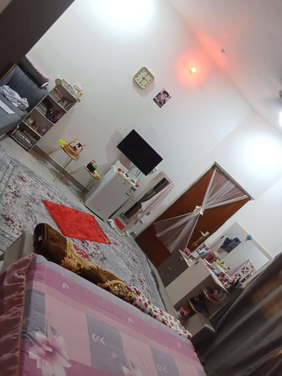 🏠 بيت زراعي للبيع 🏠
📌 منطقة الصخيين شارع المهندس ( قرب جامعة ذي قار )
مساحة البيت (200) متر على شارع (15) متر
تفاصيل البناء :~
الاساس رباط صب 
البناء طابوق كونكريت
يتكون البيت من طابقين ومحل :~
الطابق الاول // استقبال + صالة + مطبخ + غرفة + صحيات داخليه خارجيه
الطابق الثاني // غرفتين + صالة + صحيات 
السعر // خاص فقط
للاستفسار اتصل على 📱:~ 
***********
