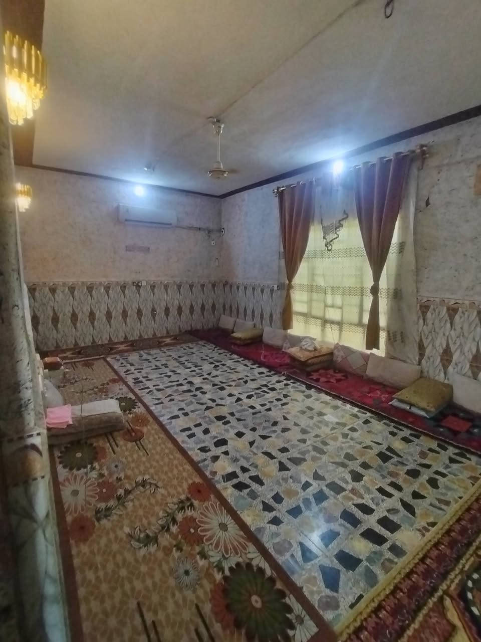 السلام عليكم ورحمه الله وبركاته.
بيتين للبيع ارض زراعيه  المكان تقاطع النهروان قرب قريه الرسول
 
يم جسر المشاه اول بيت عل شارع الفرعي عل مشروع  

 الصب  .مساحه البيت الاول  البناء ما يقارب 450الر 500 مساحه 

الارض كلها مايقارب الدونم أكثر أقل تقريبن 

يتكون البيت من 5 غرف نوم +استقبال+مطبخ+صاله 

كبيره+,حمام داخلي 

مجاري داخليه داخل البيت بالكامل مبزوله عل النهر

صحيات خارجيه البيت مكيش بالكامل ترك داير ما داير البيت 

ايضن مكيش .أما البيت الثاني بيت بسيط مساحته 225 متر سقف 

سندويج يحتوي قرفتين ومطبخ واستقبال ايضن من ضمن الأرض 

بخصوص الماء متوفر 24 ساعه خير من الله 

للاستفسار اتصل عل رقم ***********
