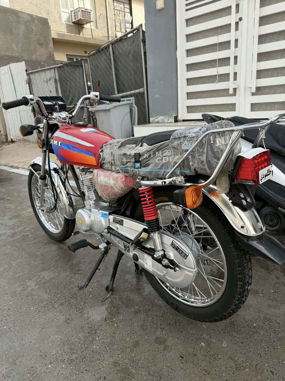 السلام عليكم الدراجه للبيع نقصها بس كتف مال اشياير دراجه رمبه صار اقل الشهر من نازله من ابو حمره دراجه خير من الله +الصلنصه مو ويها اكو البلاديه مالتها شخط مابيها   ااتصال***********
