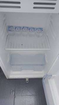 ثلاجة فندقية • نظيفة • مكاني