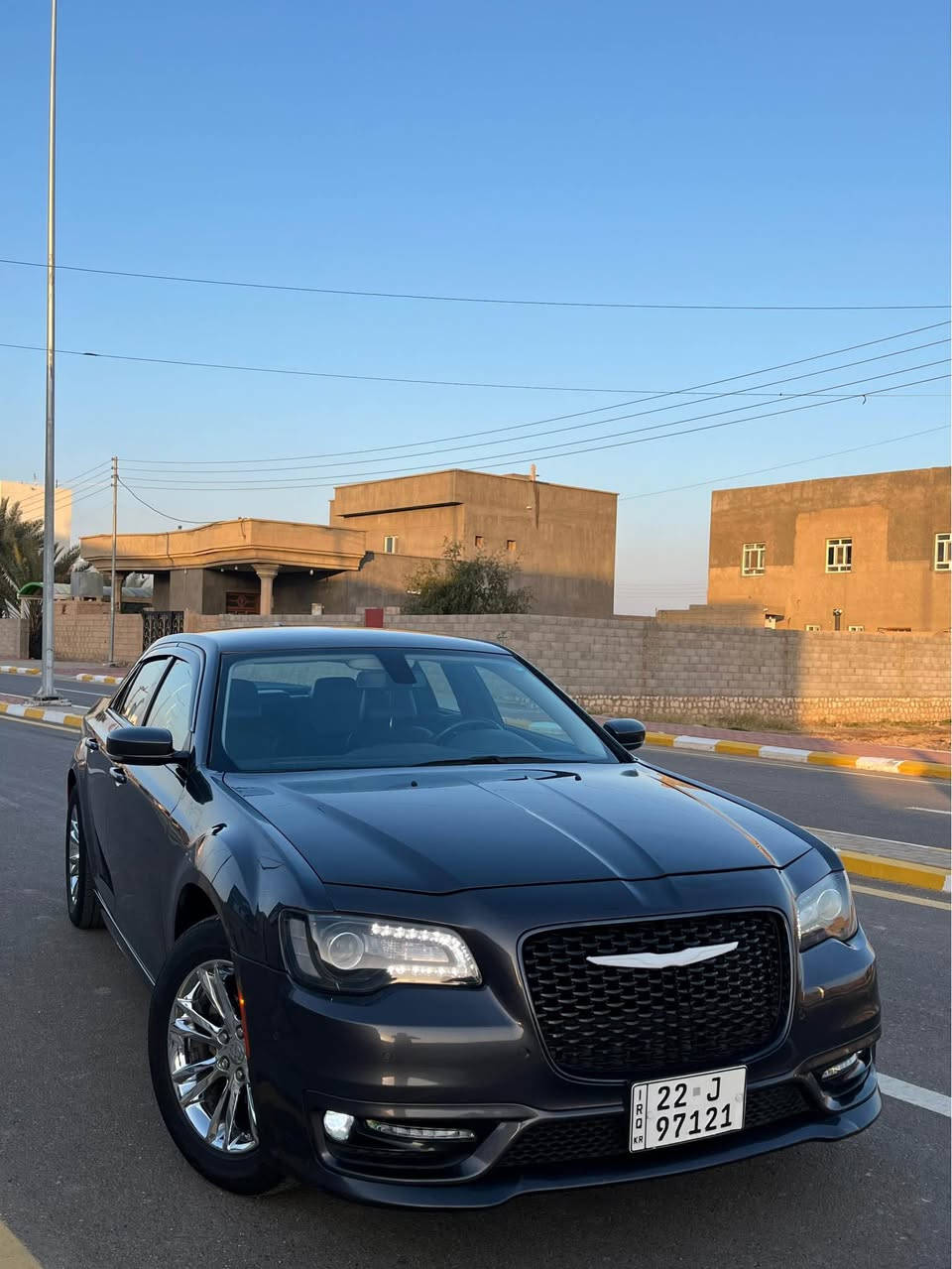 السلام عليكم 
للبيع فقط !!! 💵💵💵
أوباما كلايسلر 
موديل 2022 (أصل) 
( حساسات امامي خلفي 
رادار بلادي 
اشاير بلمري 
فول عدا البنوراما )
رقم اربيل بأسمي شرط التحويل 
مكينة كير حدادية كلة ع وظع الشركة شررط 
السيارة استخدام شخصي 
كاملة مكملة مابيه اي نقص 
 ع وضع الشركة 
تخم تاير جديد 
ويل مكسيكي كروم شررط اصلي 
السياره احله من الصور بهواي 
حادثها الامريكي فقط 
صور الحادث مرفقة بالمنشور 

السعر … (225.000$)💵💵

مكان السيارة الانبار )
للأستفسار :- *********** Colombo, Sri Lanka
