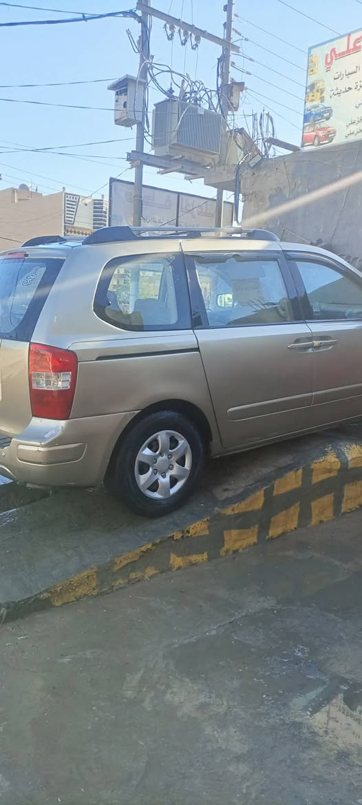 سياره كيه سيدونا
 2007 مصبوغه عام عدا القماره ابلادي محرك كير شغل جيد تبريد عاطل ليك افريز اريده 95 ورقه مامتواجد على الفيس الاتصال *********** علما بسمي السياره رقم بغداد المحرك 3800
