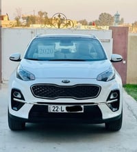 يوجد سياره سبورتج موديل 20 أمريكي بيضاء الون للبيع السعر الكلي 180  مق...