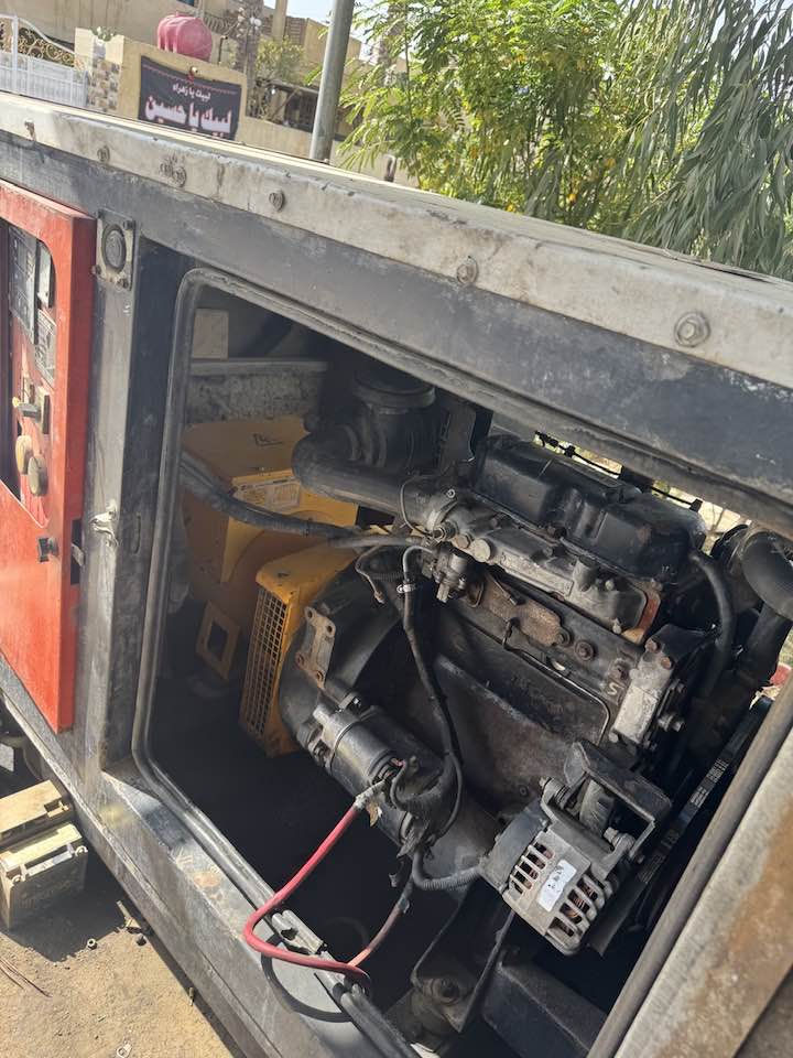 السلام عليكم 
مولد 27 كيفي بيركنز  حجم 91 نضيفه جدا 28 ورقة الاتصال على الرقم *********** واسط تاج الدين
