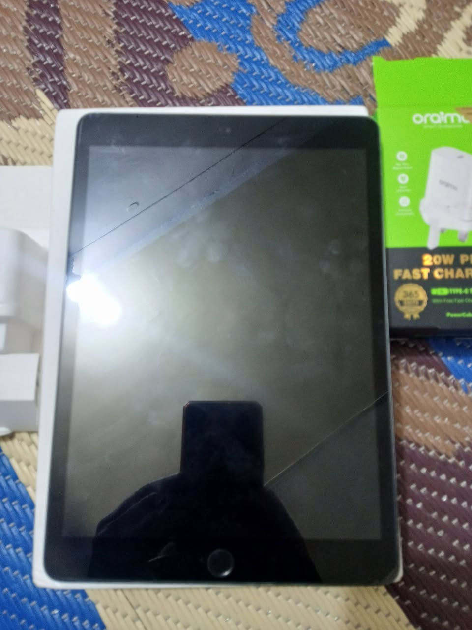 السلام عليكم ايباد 9 ذاكره 256 السعة البصمه 200 واقفه مبدل حساس اصلي وكاله وفي في مجال بسيط مجال بسيط كلش ***********
