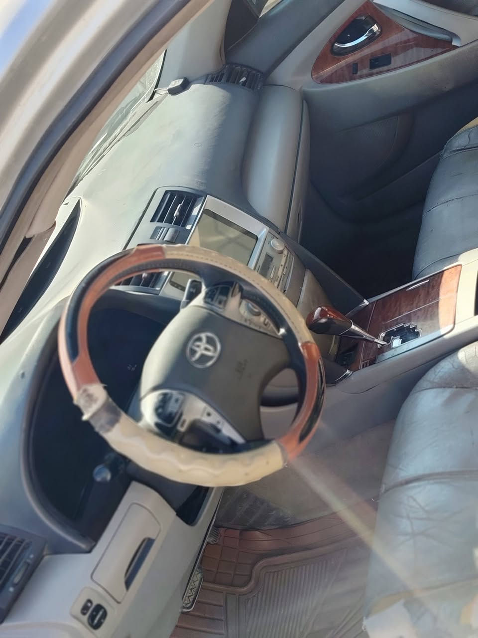 كامري ٢٠٠٨ للبيع فول مواصفات بصمه وكشانه تدفه سلايت خلفي ٦ سلندر بصمه جنطه. فتحه بل سقف اعله فئه بل كامري  السياره محرك شرط والكير بي النمره الاخيره مارت ماتجي وباقي النمر طبيعي السياره ضررها مرتجيه وسعرها ٦٥ وبيها مجال المكان كركوك الحويجه *********** رقم بغداد سنويه ٢٨
