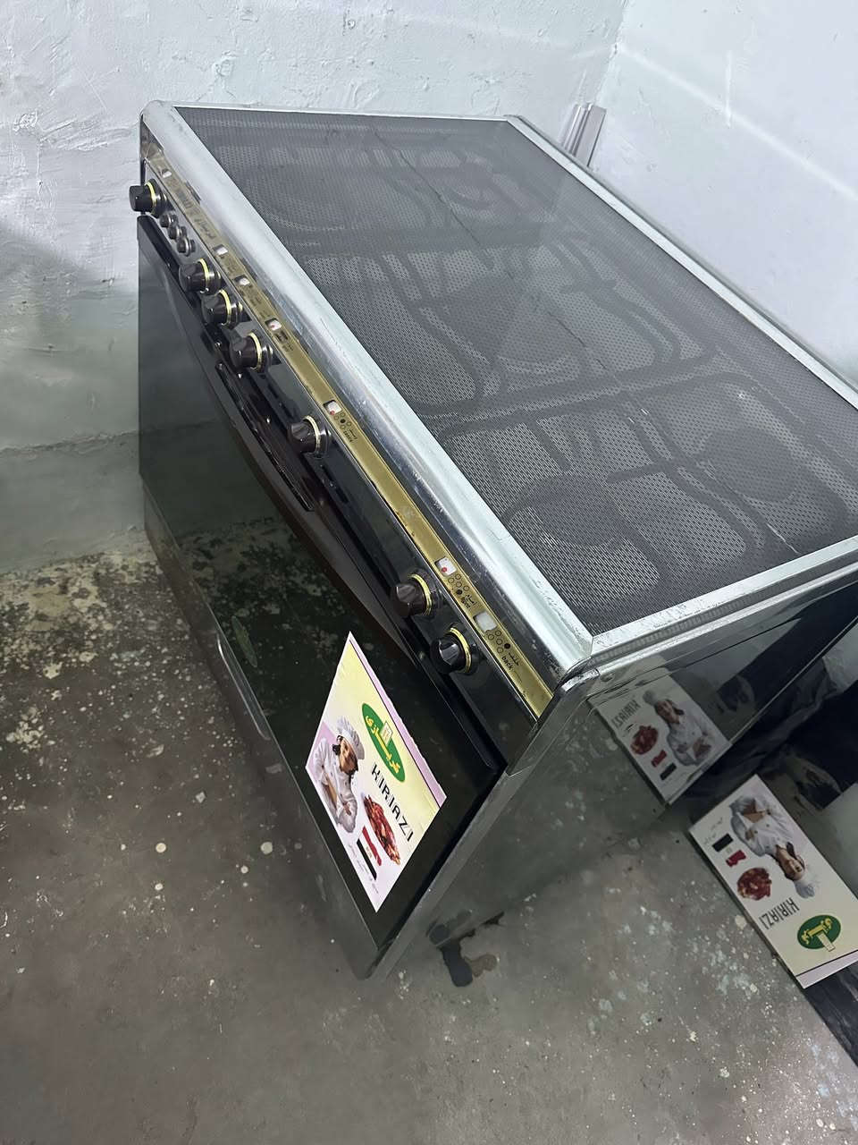 طباخ كريازي مصري حيل نضيف كله شغال شرط الشغل اليعون والفران السعر 290 وبيه مجال عل فحص الشري ***********
