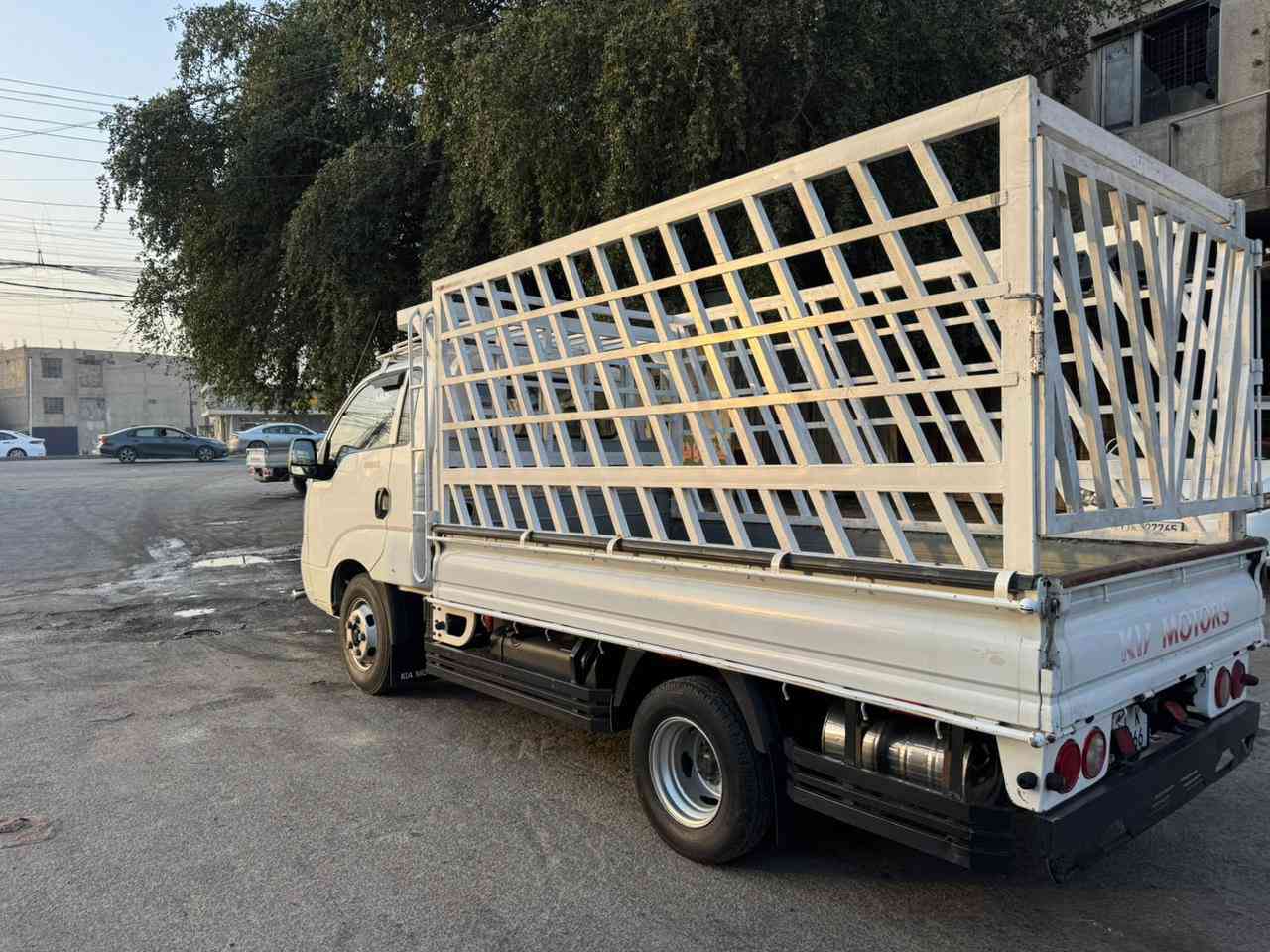 سلام عليكم
KIA كيا فحل 
مديل 2016 
مكينه 4000 
مكينه كير كفاله رقم بغداد أنكليزي تحويل مباشر سنويه جديده 
مكان سياره بغداد  غير متواجد على فيسبوك تواصل 
سعر سياره 132 ورقه قابل ل تفاوض 
+964 770 556 5990
