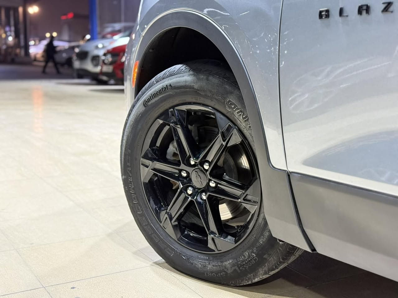 #المركبة : شيفرولية بليزر موديل 2024 لون سلفر
#الضرر  : جاملغ وبنيد
#الرقم : اربيل الرقم الحديث ( تحويل او وكالة)

#المواصفات : 

▪️السيارة : #شوفرليت #بلايزر 
▪️الموديل : 2024
▪️عداد_المسافة : 17 الف ميل حقيقي
▪️المحرك : 2000 توربو (اربعة سلندر) 
▪️حجم الويل : ويل كب حجم 18
▪️كشنات السيارة مخمل اسود
▪️لايتات زينون عالي وناصي مع حاجب LED
▪️بصمات عدد 4 للابواب مع بصمة تشغيل
▪️رادار امامي مانع تصادم
▪️حساسات الأنحراف عن المسار
▪️تحكم فول كهرباء لكرسي السائق
▪️شاشة الدشبول حجم كبير (ايباد)
▪️تبريد قطعتين امامي وخلفي
▪️تدفئة لكشنات المقدمة
▪️تشغيل عن بعد
▪️جنطة كهرباء
▪️كامرة خلفية دوارة اصل
▪️سايد بريك دكمة
▪️شاحن لاسلكي ( واير ليس )
▪️سستم صوت 
▪️تحكم ستيرن جهتين بلوتوث وحاكية وكروس سرعة وتحكم صوت 
▪️نظام ABS مانع انزلاق

السعر المطلوب : 182 ورقة مع المجال
 
الاتصال على : ***********

معرض سما دبي لتجارة السيارات والمزادات الامريكية
النجف - المدينة المائية -مقابل حي الجامعة
اهلا ومرحبا بكم
