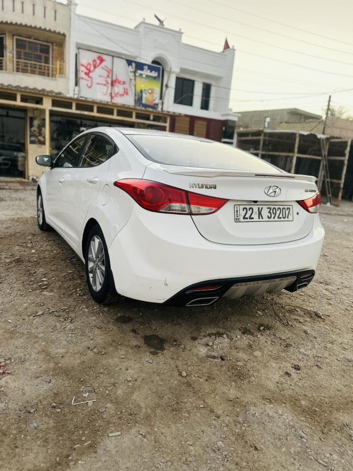 الانتره خليجي مديل 2013
سياره نضيفه بمعنى الكلمه 
بيه طخه بلهلا مال جاملغ لخلفي صفحة السايق ول باب لخلفي وره سايق مصبوغ 
سياره تخم تاير حداديه كهربائيه ميكانيك كير مكينه كله مكفول 
رقم شمالي تحويل ثاني يوم مكينه 1600 
مكاني بغداد حسينيه المعامل منطقة السعاده للستفسار الاتصال ***********
