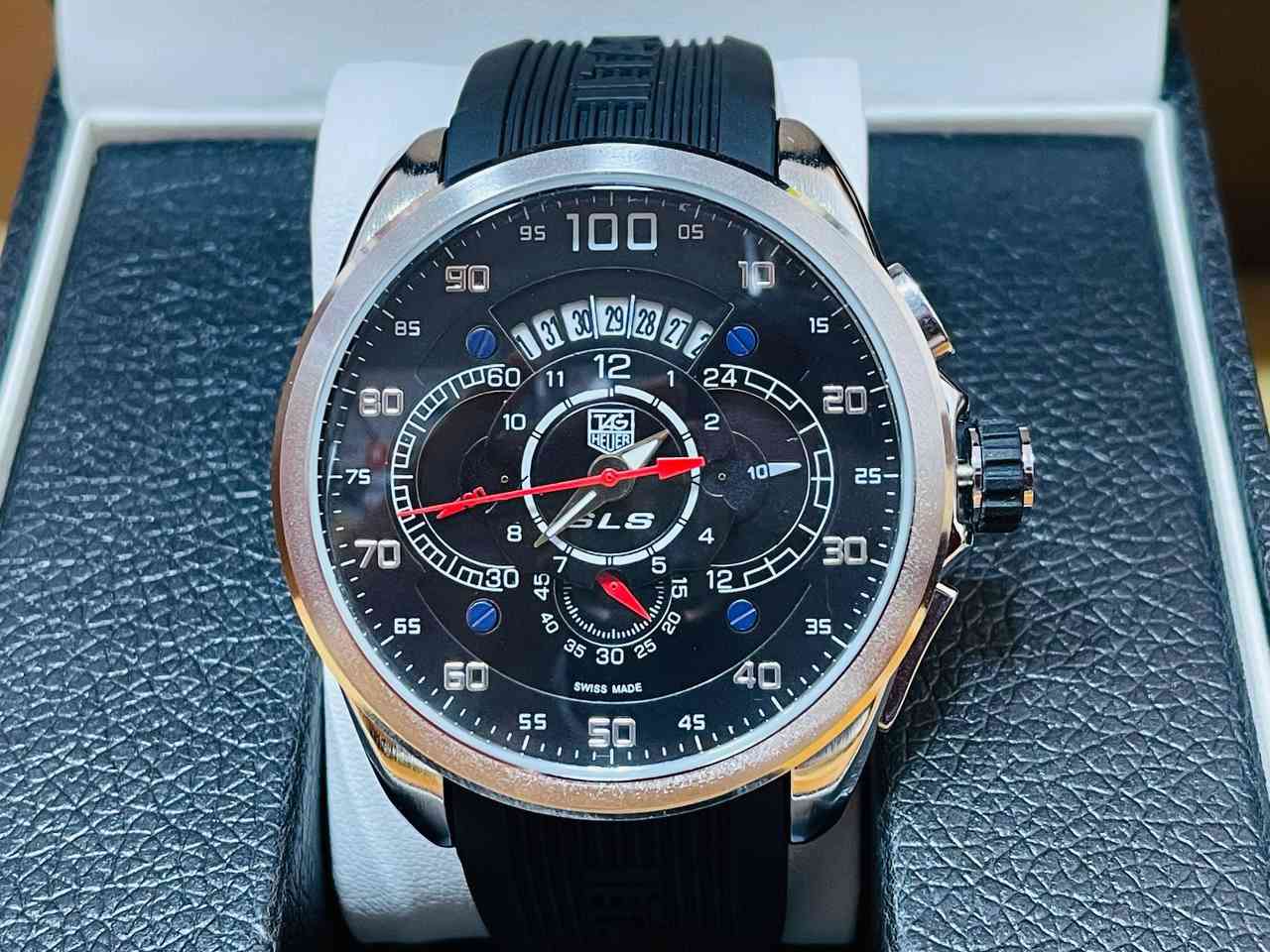ساعة TAG HEUER (مارسيدس ) 
طراز Mercedes-Benz 🇩🇪

- ساعة فخمة تصميم رياضي فاخر 
- نظام ستوب وج جميع السناتر شغالة
- هيكل تيتانيوم معدني 
- مقاومة للماء 
- قُطر الساعة 47mm 
- سير ربر مريح يتكبر و يتصغر 
حسب مقاس اليد 

السعر : 40 مع التوصيل 🚚


**إذا كنت صاحب هذا الإعلان وتريد حذفه لأي سبب، رجاءا أرسل رسالة إلى الدعم الفني**
