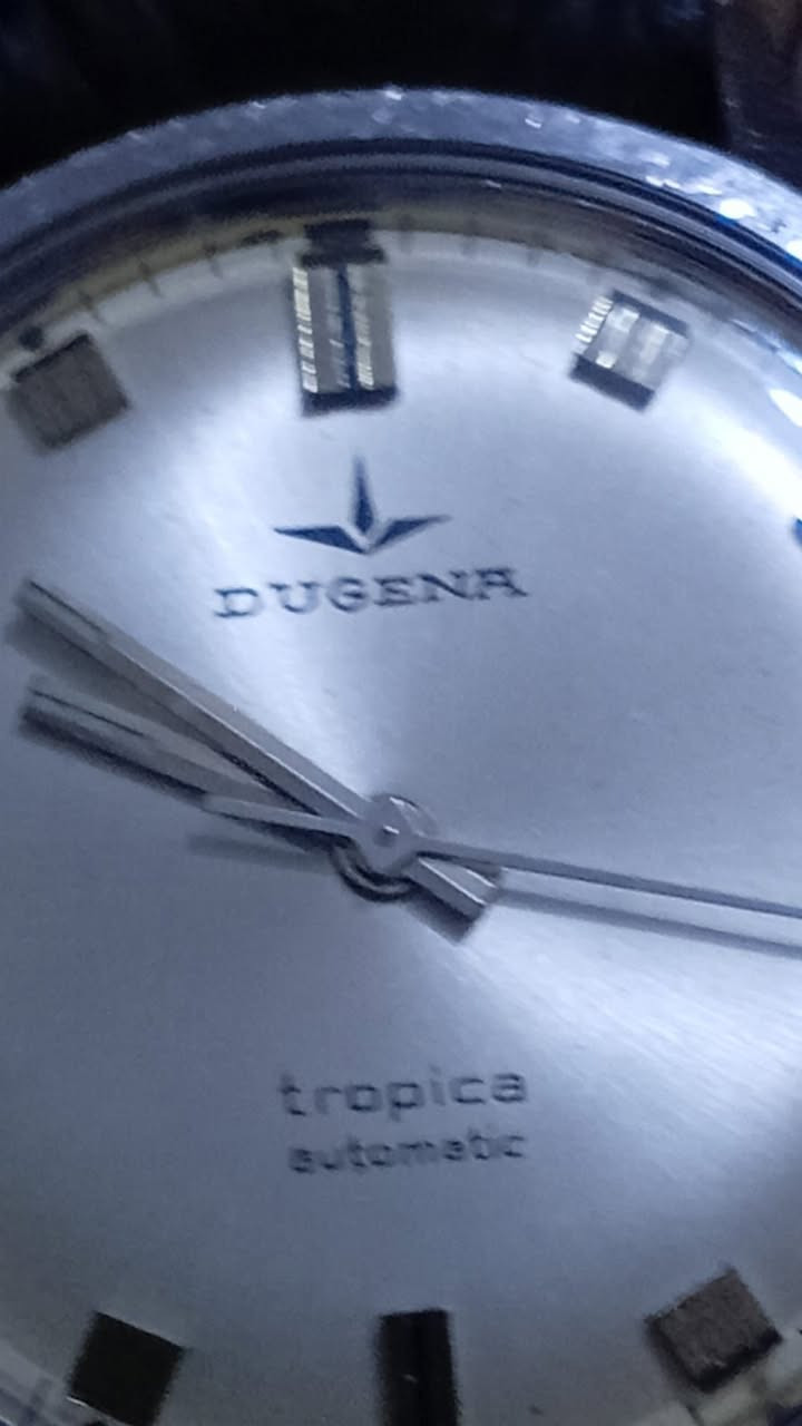 السلام عليكم 
بعد أذن القائمين على الاداره 
ساعه ماركه دوجينا 
سويسري اوتماتك
قطر الساعه ٣٥ ونص
نضافه ممتازه مينه لوك
سير جلد طبيعي مستبدل
وقت مظبوط
السعر ١٥٠ الف 
يوجد توصيل جميع محافظات العراق 
تواصل وات ساب
***********
