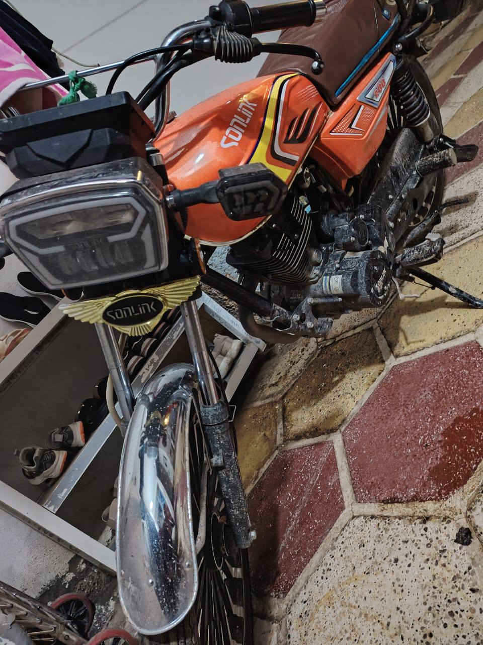 السلام عليكم ٤كير موديل ٢٥ للبيع شراي يتصل ع رقم وعيوني اله ممتواجد ع النت *********** مثل مشوفون بصوره شويه وسخه سبح ماكو 😂
