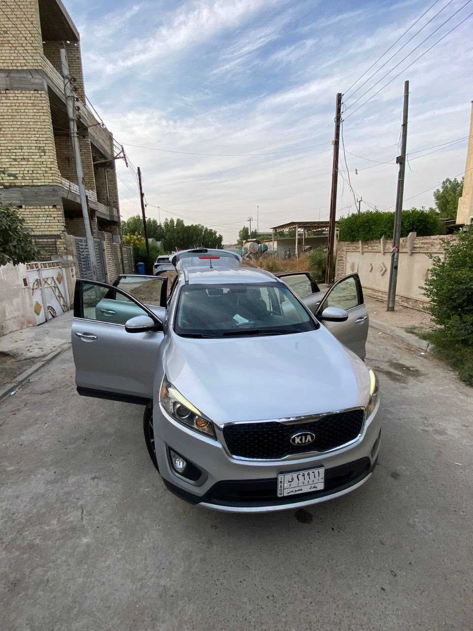 السلام عليكم 
 كيا سورنتو  2016 EX
محرك 4 سلندر تيربو  بدون محسن
من امريكا كلين تايتل
ب عراق صار كم قطعه بيه (بدون دواخل) بيها سونار 
دفع رباعيAWD 
3 أنظمة قيادة
بصمة
كرسي كهرباء للسائق 
كراسي نظام تدفئة 
مرآه تعتيم ذاتي ECM

شاشة تدعم Apple CarPlay + Android Auto
نظام ترحيب 
تحكم ستيرن
تبريد قطعتين
يدات نيكل مع قفل مركزي( رقم بغداد بأسمي)
مكاني بغداد الكرخ السعر 139 وبيها شي بسيط 
للتواصل *********** واتساب
