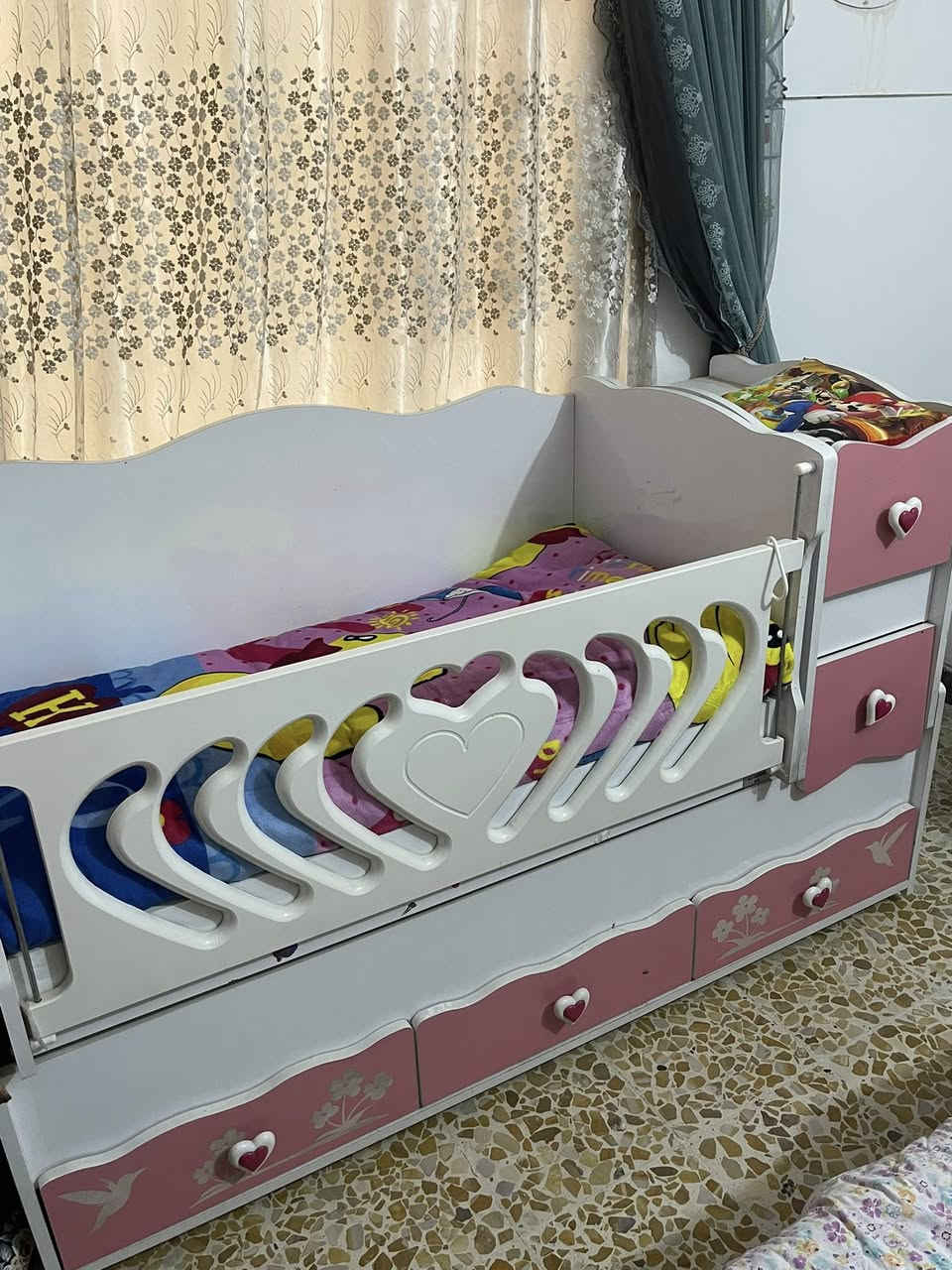 سرير طفل للبيع السعر ١٢٥ الف وبي مجال للاتصال ***********
