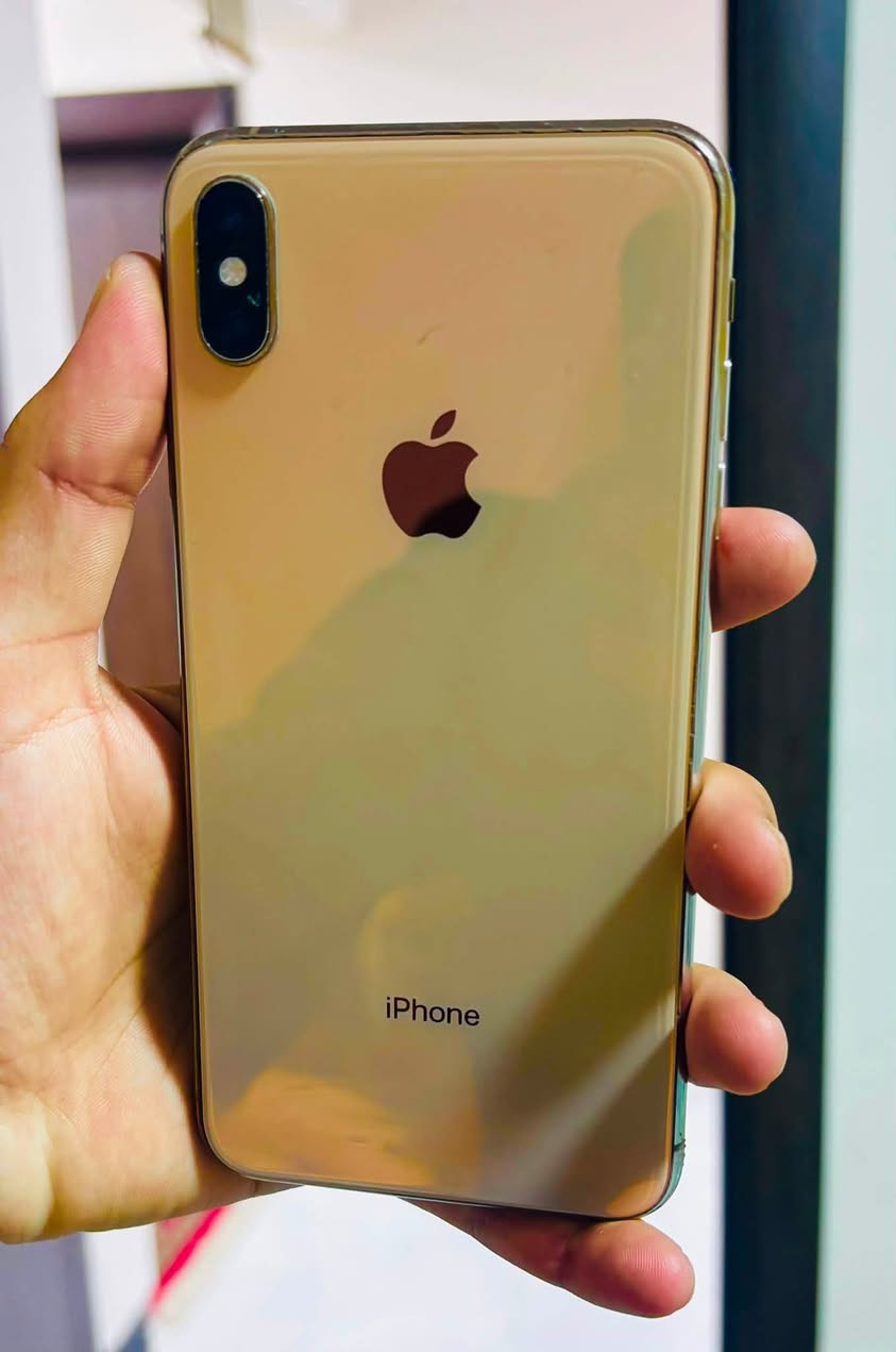 ايفون اكس ماكس , ذاكره 256 بطاريه 86
جهاز كله شغال ومابي عيب / فقط بصمه وجه متوقف 
وبي فطر بللمس خفيف مامأثر ولا مبين / باقي نضيف 
السعر (155) قفل / اتصل او واتساب ***********
