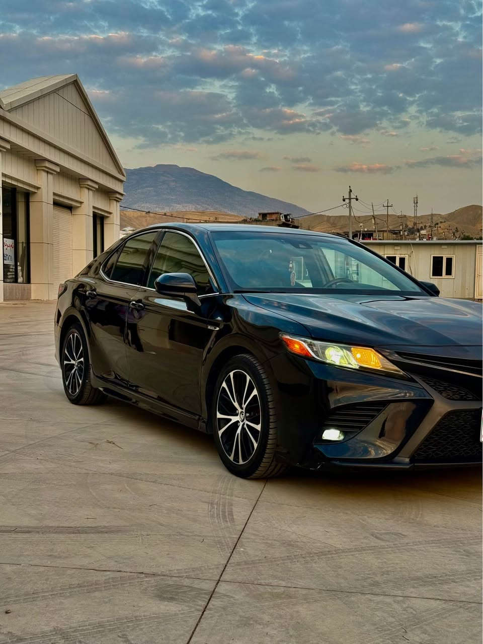 Toyota Camry 2020 Se 
گێر و مەکینەی بە شەرتە
سوکان ڤۆلیۆم و ترحدید سورحە
کوشن کارەبا و جلد
بۆیاخ یەک پارچە بێ ژۆرێ بێ ئیرباگ
دوو ساردی بچوکی هەیە
رەقەم و سەنەوی نوێیە 
نرخی ١٧٤ مەجالەکی زۆر کەم
ژمارە مۆبایل ***********
تکایە موشتەری تێل بکە جوابی نامە نادرێتەوە لەگەل رێزم سوران, أربيل
