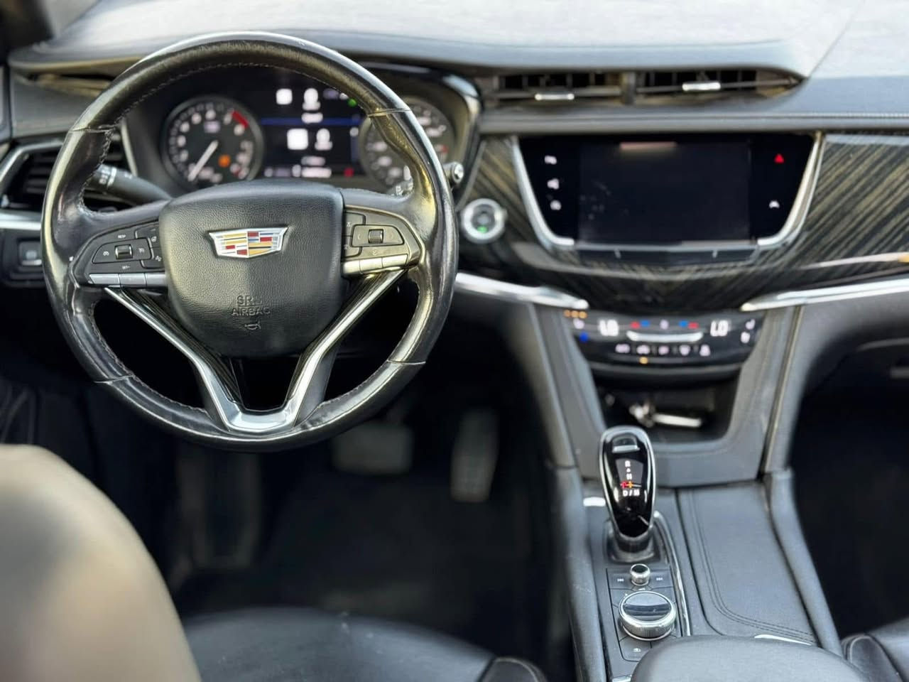 كاديلاك XT6 2022 Premium luxury 
للبيع او مراوس 

( اعلى فئه ) 6 سلندر فول مواصفات 
وارد امريكي حادث تبديل باب وجاملغ وصبغ جزء من البنيد
فول رادارات تفاعلي  امامي وخلفي وجانبي 
شاشه لمس اوتو كار بلي ( وايرلس )  
شاشه لمس + ماوس
ستيرن كهرباء + تدفئه
خروج عن المسار
ربط المركبه بنظام wfi تحكم عن بعد
حساسات امامي وخلفي 
سستم صوت (  بوس ) 
شاحن وايرلس
3 قطع تبريد مناخ منفصل 
مقعد السائق خزن ميموري
تدفئه وتبريد بالمقاعد الاماميه 
تدفئه بالمقاعد الخلفيه
المقاعد الخلفيه منفصل vip
ومقاعد الصف الثالث كهرباء فتح واغلاق 
لايت 3 عدسات ترحيب
ترحيب شعار كاديلاك عند اللاقتراب
يدات ابواب نيكل + اناره 
صندوق كهرباء ( فتح واغلاق بالحركه )

العنوان بغداد السيدية
للاستفسار اتصال فقط
 ***********
