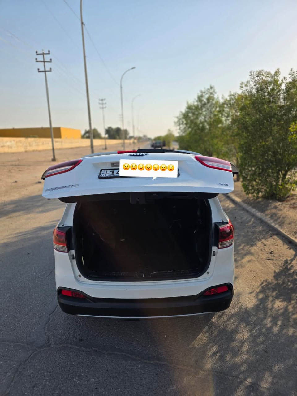 كيا سورنتو موديل 2017 خليجي بيهه بارد كد اصبع بالداير مال الباب والباب قليل كلش ماشيه 180 الف مبدل دهن الكير والفلتر سياره نضيفه وجديده مال جناي سعرهه 208 ورقه مكاني بالبصره . 
رقمي : ***********

