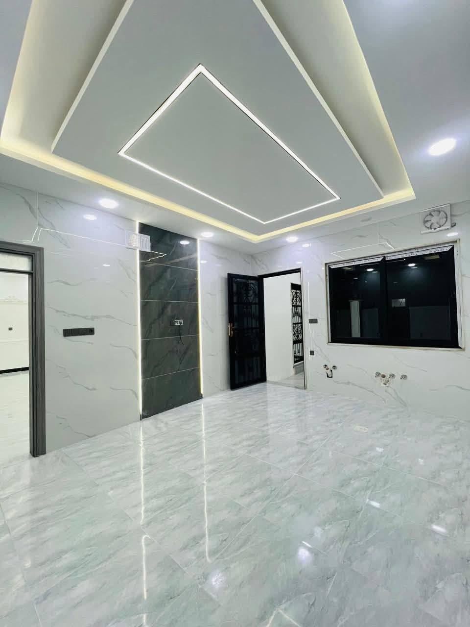 #عروض مكتب جنه للعقار 🏦🇮🇶
                     
                       🏦  دار __للبيع🏦

المساحه#200 واجهه 11

الموقع #حي الملايين الأولى قرب فلل العناز 

نوع العقار # بستان ملك صرف طابو الزهور

بناء حديث 2025 تسليم فوري 

يحتوي على استقبال وهولين ومطبخ و5غرف نوم وصحيات

للاستفسار الاتصال على الرقم او مراجعه مكتب جنه للعقار حي الملايين الأولى مقابل جامع الحسنين

📱📞*********** ياسر الخيرو...

📱📞*********** عمار الخيرو...
