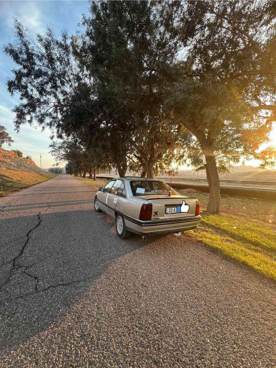 سلام عليكم هاي الاوميگا للبيع موديل 1992 محرك 20 سيارة جاهزه والسعر 44 وبيه مجال للشراي ***********
