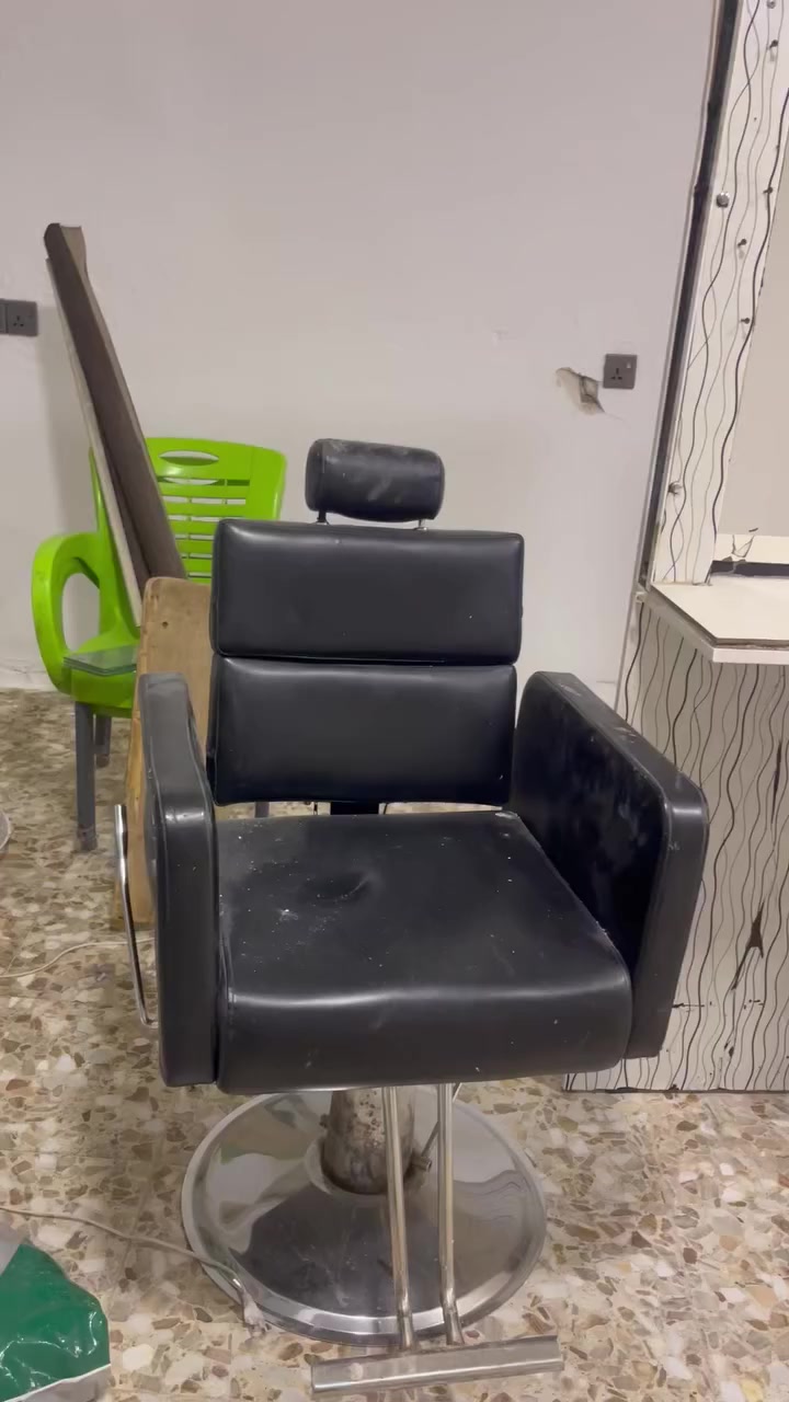 سلام عليكم
كراسي عدد 2.  
ميوزً عدد 2 قيم واخذ  
وادخلي خاص


**إذا كنت صاحب هذا الإعلان وتريد حذفه لأي سبب، رجاءا أرسل رسالة إلى الدعم الفني**