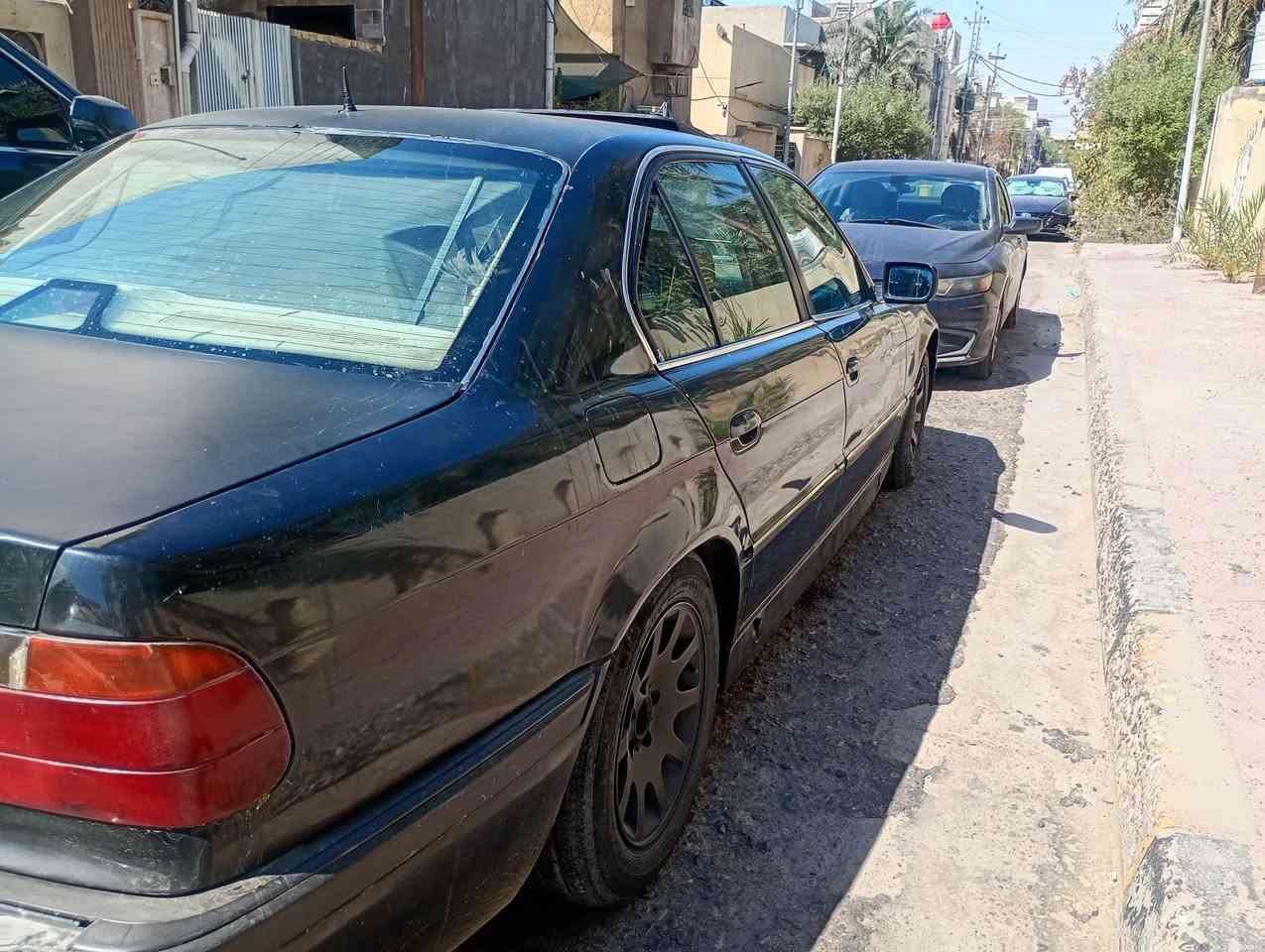 بي ام كاسحه مديل 1994  حجم 740 للبيع او للمراوس شعندك نزل
السياره رقم بغداد سنويه ل 2028 رقم ألماني السياره جاهزه تبريد شغال 
شاشه شغاله حداديه حلوه وناعمه السياره مغلف البنيد والقماره والصندوك فقط  اسود طافي السياره بدون اي جراد  وبدون صبغ كهربائيات كلهه شغاله  والسياره جاهزه
السعر 64
مكان السياره بصره للستفسار ***********
