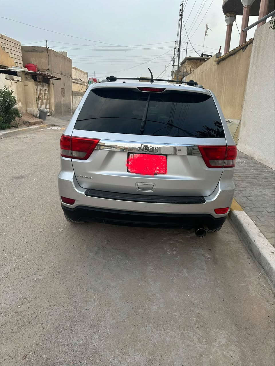 جيب شيروكي لاريدو موديل 2011 رقم بصره بأسمي وارد امريكي دخله من امريكا كلين هنأ بالعراق مصبوغ  جاملغ وبنيد لجماليه بدون معجون وقطعه صغيره مصبوغه بالباب الخلفي والباقي مكفول وتخم تاير جديد و منظومة تبريد جديدة  كيركفاله محرك جديدتوه شاده المواصفات بصمه ابواب بصمه تشغيل تدفئة المرايات مثبت سرعه تحكم استيرن تبريد ثلج  / المكان البصرة گرمه علي الماجديه 
رقم الهاتف / ***********السعر 127وبيهة مجال البصرة, العراق
