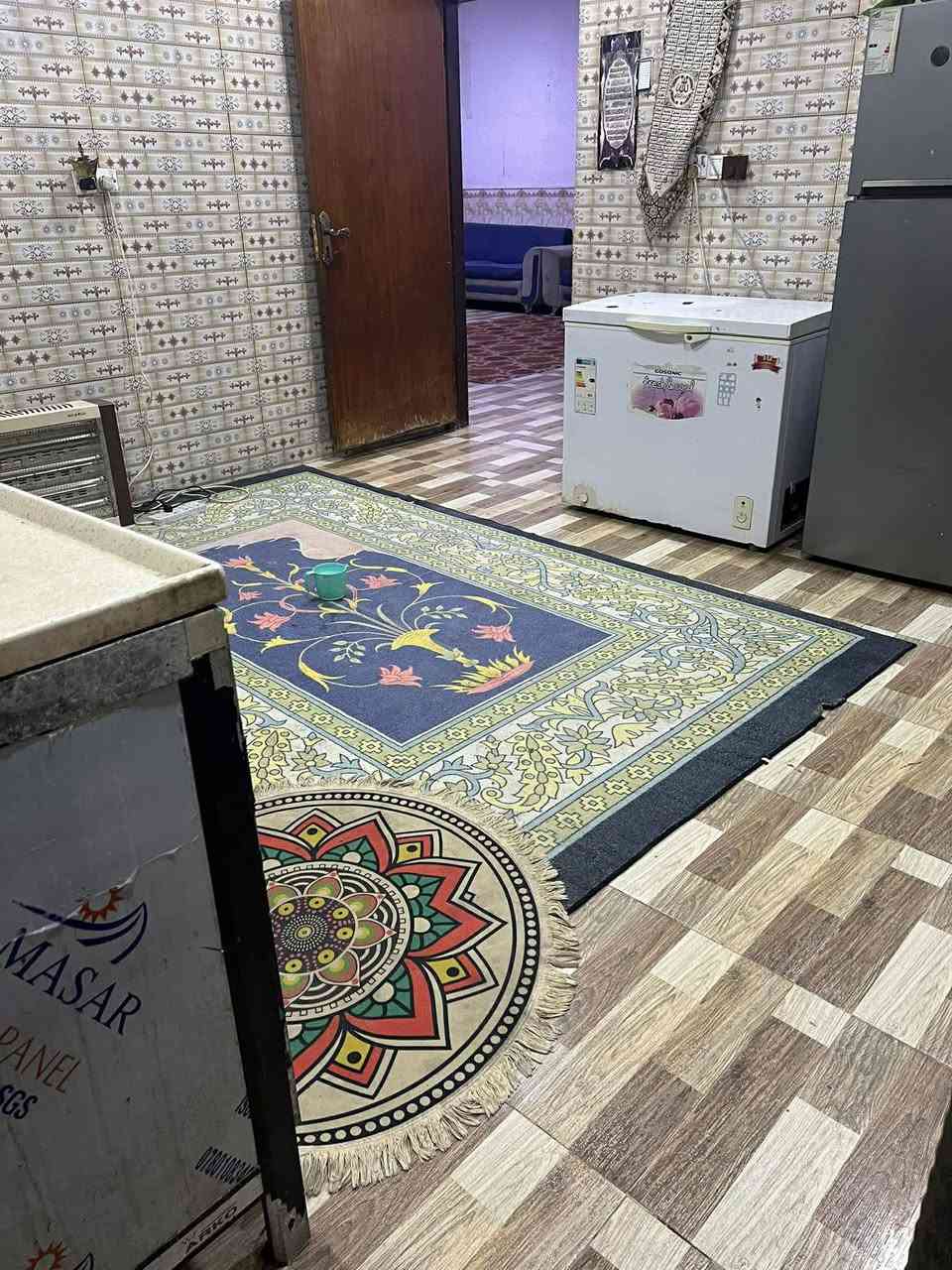 بيت   للبيع عويسيان شارع القصر خلف مركز شرطه البراضعيه قاطين بلديه بي  معامله تمليك 3 غرف جوه وهول وطارمه كراج سياره وحديقه حمام داخلي وحمام خارجي  وفوك غرفه وهول ومطبخ وتواليت وحمام الاتصال *********** السعر 60 وبي مجال
