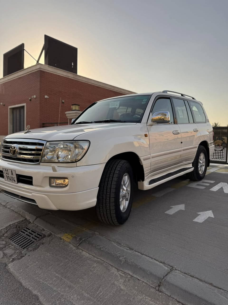 السلام عليكم لاندكروز 2007 GXR LlMTED
خليجي بريم أصل فول 1/1 استخدام شخصي من الوكاله 
مكينه كير كفاله عامه وضع الشركه ماشيه 170 حقيقي ع 
صبغ بابتين ع كد شخط فقط بدون دواخل بدون فتح
فحص محرك 4500 دبل تانكي 
فتحه كشن كهرباء 7 راكب
 فور ويل دفلوك
داخل صاج زراك لايت
أريل كهرباء هوك خلفي بلادي
ثلاجه 3 قطع تبريد مرايه داخليه ليزريه
بغداد الرصافه 
***********
